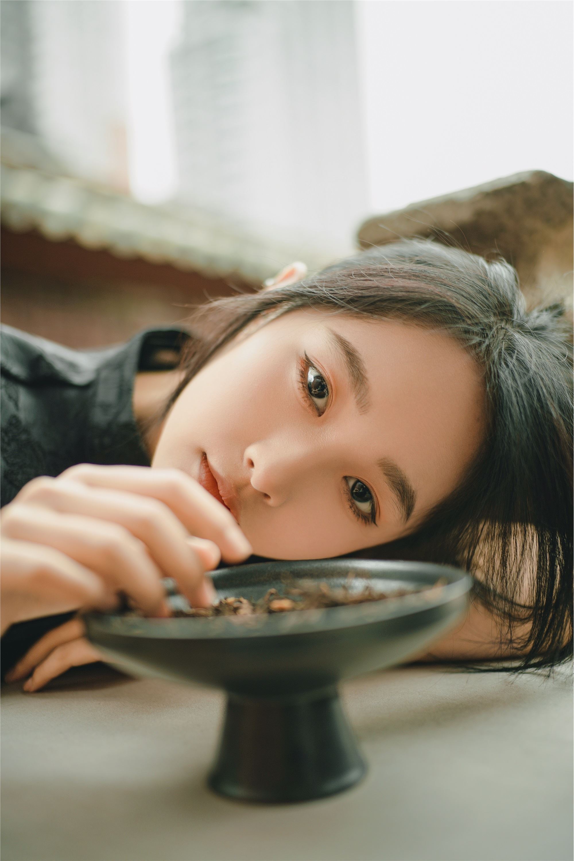 YITUYU艺图语 2025.01.06 娴静犹如花照水 欣欣